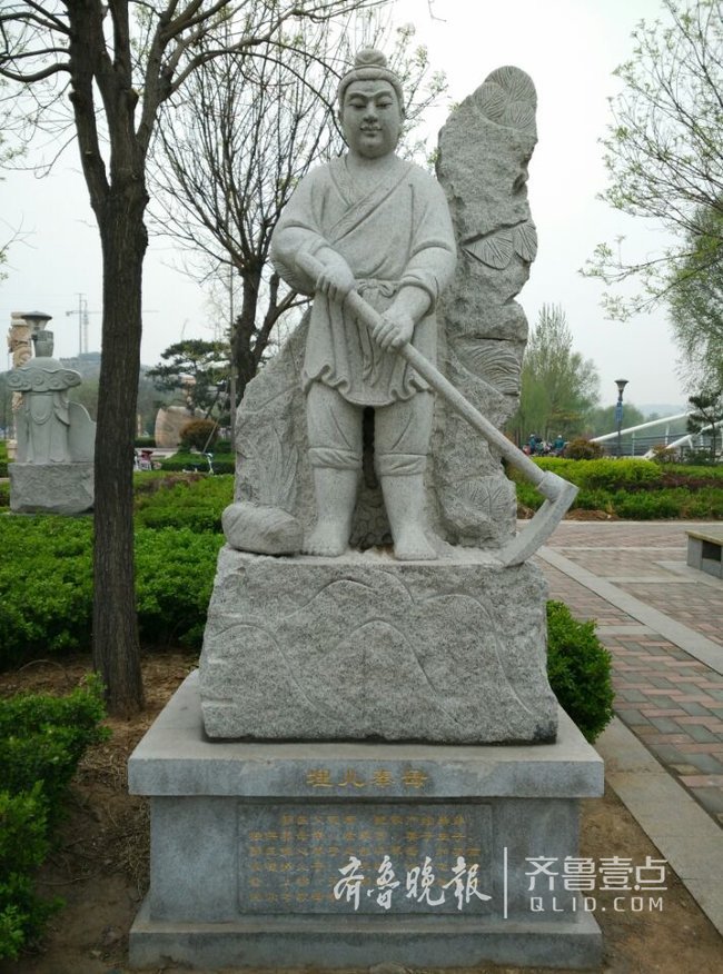 解讀二十四孝雕塑四：行傭供母、懷橘遺親、埋兒奉母