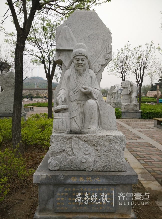 解讀二十四孝雕塑八：嘗糞憂心、棄官尋母、滌親溺器