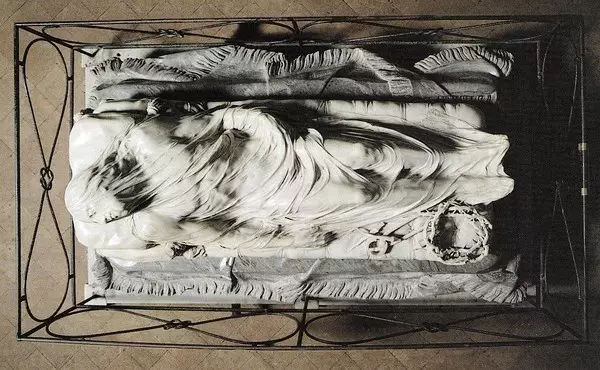 薄紗下的雕塑，美到無法自拔