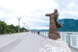 內(nèi)涵與氣質(zhì)并重 12組新建雕塑亮相滇池大壩