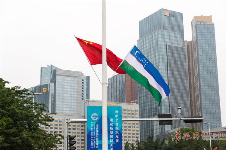 五四廣場(chǎng)上合組織青島峰會(huì)雕塑吸人眼球