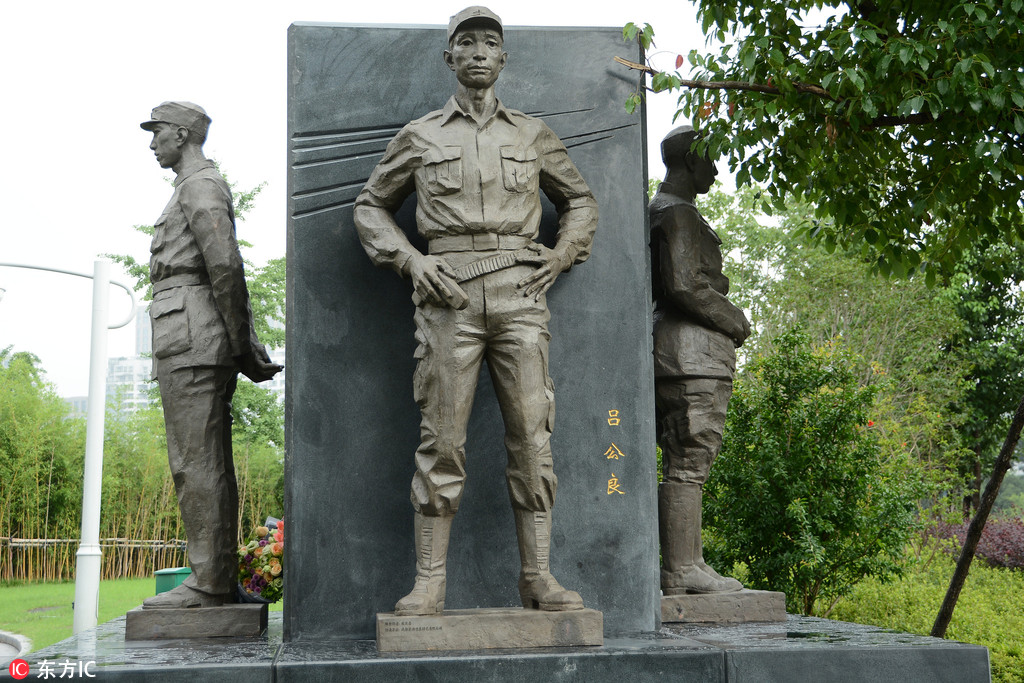 杭州：紀念“七七事變”81周年 12名抗戰(zhàn)英烈雕像落成揭幕