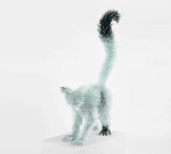 扎心的美：毛絨絨的玻璃動物雕塑