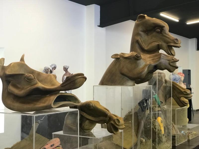 全國(guó)高校畢業(yè)生優(yōu)秀雕塑作品展暨首屆工藝品全球購(gòu)在滬啟幕
