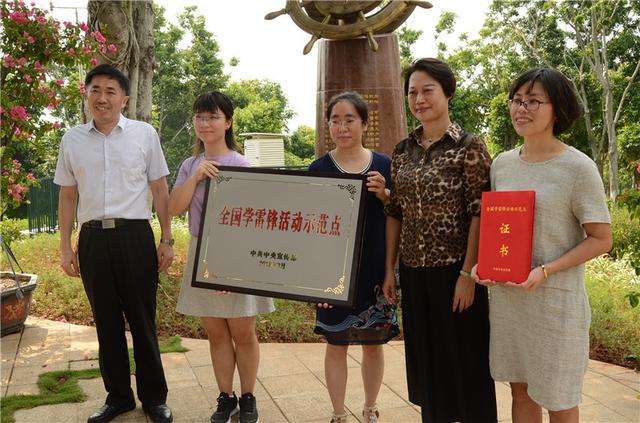 湖里五通燈塔公園社會主義核心價值觀主題雕塑落成