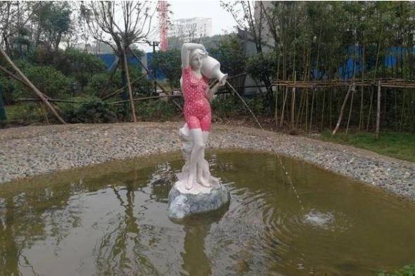 紐約市民給雕塑穿上“外衣”，頓成網(wǎng)紅打卡圣地