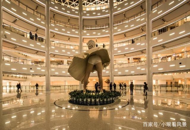 美國夢露雕塑因低俗不雅被拆，大連商場內(nèi)卻建一模一樣的雕塑！