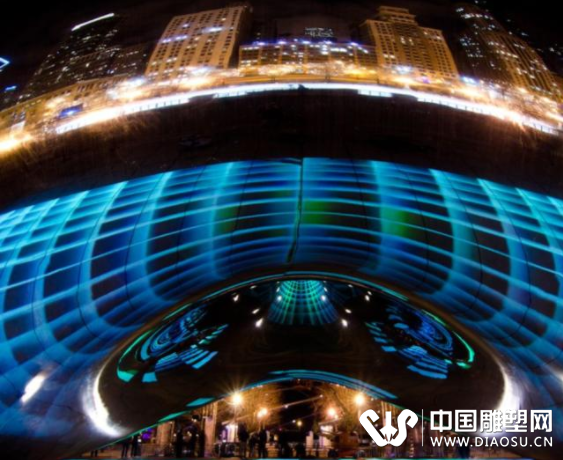 芝加哥標志性雕塑之一，宛若銀色水滴的趣味建筑！