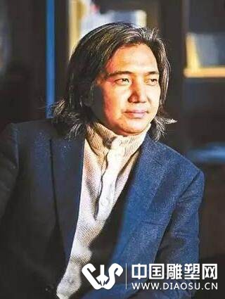 是他，用雕塑的方式表達(dá)出了中國人民對馬克思的熱愛和尊敬