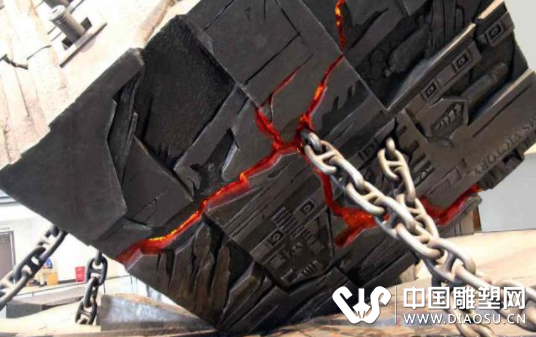 東莞這博物館里的一件雕塑，第一眼看上去就覺(jué)得非常震撼！
