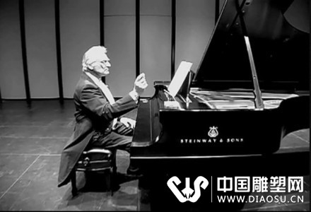 王端廷走向泛材料化和去材料化的藝術(shù)
