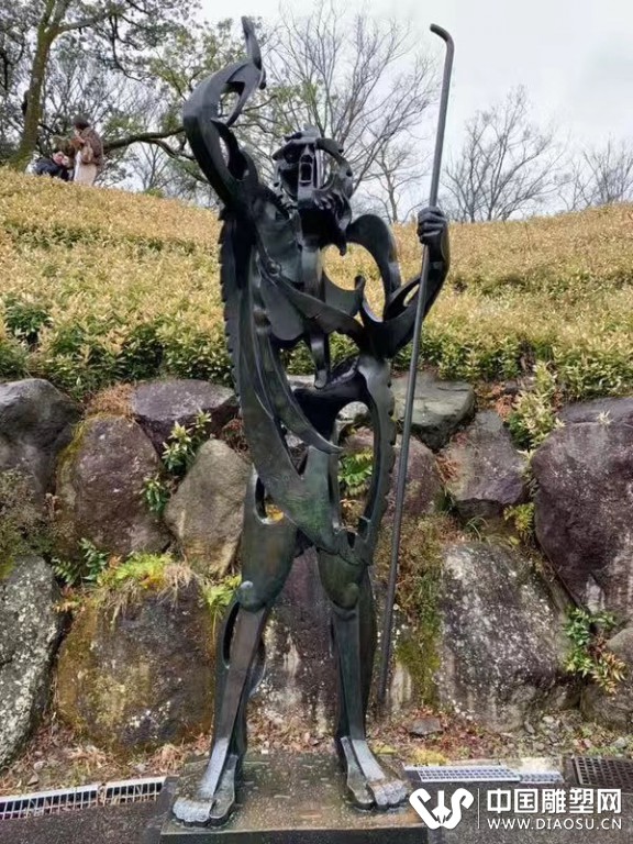 我是為了雕刻森林公園才來神奈川的……