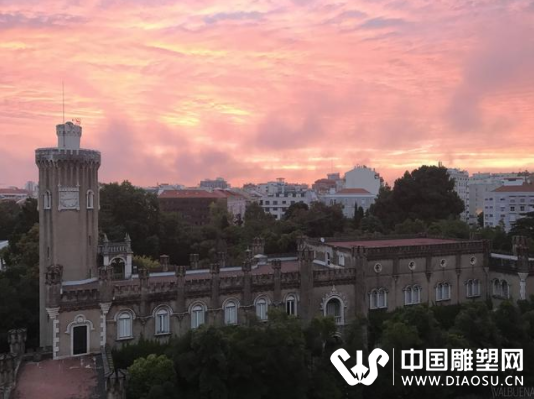 世界上最大的混凝土綿羊雕塑是古爾本的標(biāo)志