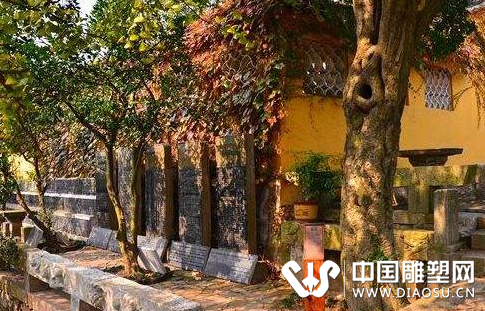 主佛造型豐潤(rùn)，端莊慈祥，具有鮮明的唐代雕塑風(fēng)格紫金庵