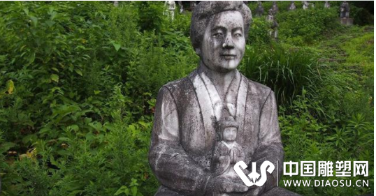 日本土豪為親人建雕塑，800個花費近4個億，網(wǎng)友這個真不錯！