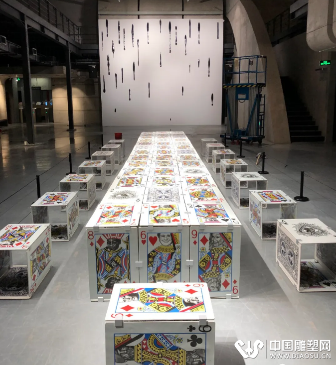 性別與權(quán)力：朱迪·芝加哥“晚宴”與羅小平“會議的秘密”之對照